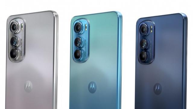 <b>Motorola Edge 30 apare în noi imagini; Îl vedem din toate unghiurile și aflăm toate dotările</b>Numărul de leak-uri asociate lui Motorola Edge 30 crește pe zi ce trece, iar după fotografiile hands-on anterior văzute, azi aruncăm o privire asupra unor noi imagini detaliate care ne prezintă telefonul din toate unghiurile și pe toate variantele 