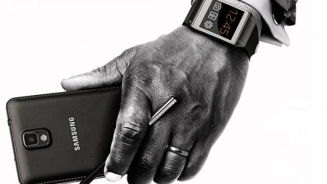 <b>Samsung a vândut mai puțin de 50.000 unități Galaxy Gear până În acest moment În țara de baștină</b>Deși cei de la Samsung ne impresionează în ultimul timp cu device-uri cu design-uri neobișnuite cum ar fi Galaxy Round, sau ceasuri inteligente ca și Galaxy Gear, se pare că acestea nu prea prind la consumatori. &nbsp; Atât Galaxy Gear cât și...