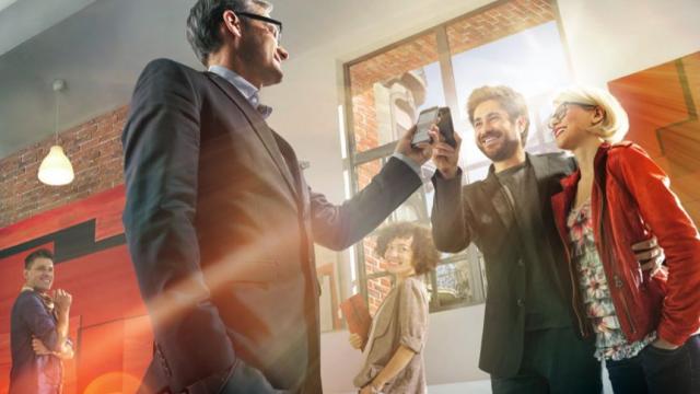 <b>BRD a lansat serviciul de mobile banking MyBRD Mobile</b>Astăzi, 19 noiembrie, cei de la BRD Group Societe Generale au organizat o conferință în cadrul căreia au lansat un serviciu de mobile banking denumit MyBRD Mobile. Evenimentul s-a organizat în incinta complexului Metropolis Center din București...