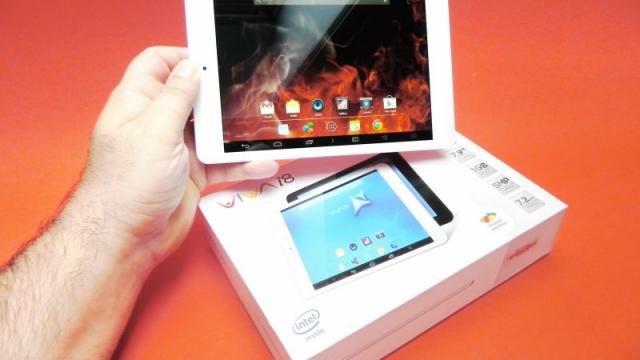 <b>Allview Viva i8 unboxing: cea mai subțire, ușoară și puternică tabletă Allview scoasă din cutie (Video)</b>Cum vă sună o tabletă Allview care e mai atractivă decât un iPad Mini? știu că sună ciudat, dar la Allview Viva i8 afirmația e reală, mai ales că acest device e mai puternic, mai subțire și mai ușor decât un iPad Mini. în clipul de...