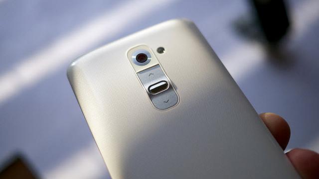 <b>LG G2 va primi actualizarea la Android 4.4 KitKat În martie 2014</b>Sunt multe motive să îți placă un LG G2: în primul rând are un ecran arătos edge to edge Full HD cu diagonală de 5.2 inch și apoi camera sa cu stabilizare optică oferă rezultate bune. Ei bine astăzi aflăm și detalii cu privire la momentul...