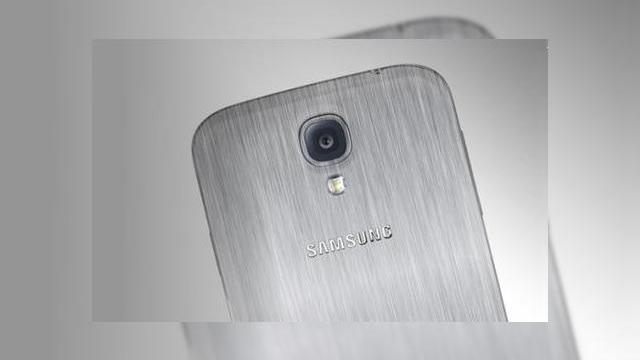 <b>Corpul metalic al lui Samsung Galaxy S5 confirmat de o sursă din Asia, zvonul devine mai solid</b>Am văzut cu ceva timp în urmă o fotografie cu o ramă metalică, care se presupune că aparținea lui Galaxy S5 și imediat au început să apară speculațiile cu privire la o carcasă metalică a viitorului flagship. Ei bine, azi teoriile revin în...