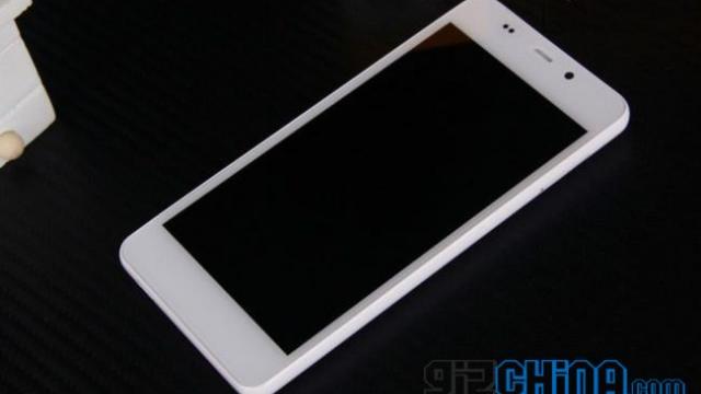 <b>Gionee Elife E6 Mini lansat În China; Precursorul lui Allview X1 Soul Mini sosește abia acum</b>Numele Gionee sună cunoscut celor cărora le place să despice firul în 4 și să afle de unde provin telefoanele Allview. Gionee este compania chineză care produce handseturile și în mod interesant, de această dată avem o premieră: întâi e...