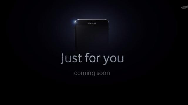 <b>Samsung ne pregătește ceva pe 9 decembrie! Ar putea fi Galaxy S5, sau un Galaxy S4 cu carcasă din metal</b>Recent, pe contul de Youtube Samsung Taiwan a fost postat un scurt video-teaser intitulat “Just for you”. în acest videoclip ce durează doar 22 de secunde, un smartphone misterios își face apariția alături de ceasul inteligent Galaxy...