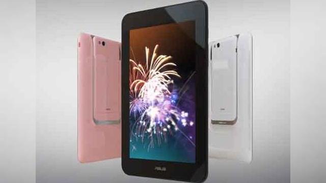 <b>ASUS PadFone Mini anunțat oficial: vine cu tabletă dock de 7 inch și telefon de 4.3 inch (Video)</b>Se pare că toate zvonurile cu privire la un ASUS PadFone Mini au fost reale, produsul fiind prezentat cu câteva ore în urmă în Taipei. Noul hibrid este unul midrange, care include o tabletă dock de 7 inch și un telefon cu diagonală de 4.3 inch....