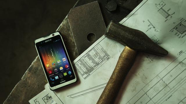 <b>Nautiz X1, telefon bărbătesc ultrarezistent disponibil acum pe eBay</b>Nisa telefoanelor ultrarezistente va avea mereu clienți, câtă vreme vor exista persoane neîndemânatice sau cu un stil de viață prea activ. Astfel, un telefon ca Nautiz X1 va fi mereu binevenit în buzunarul unei persoane de acest gen. &nbsp; Avem...