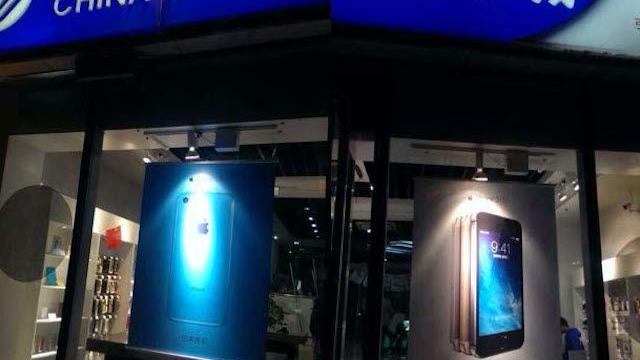 <b>Apple și China Mobile semnează un contract istoric: iPhone 5s În China la abonament din ianuarie</b>Apple și unul dintre cei mari mari operator din lume, China Mobile au semnat un contract important ieri, care va avea un impact însemnat pe piața din China. Astfel, iPhone 5s și 5c vor fi disponibile la nivel local începând din data de 17 ianuarie....