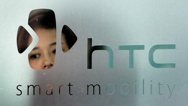 <b>Șeful departamentului de design HTC Taiwan a fost acuzat pentru dezvăluirea de informații secrete</b>Procurorii din Taiwan, au pus sub acuzare în cursul zilei de vineri pe șeful departamentului de design și pe alți 5 angajați din conducerea companiei HTC. Aceștia au fost acuzați pentru abuz de încredere și pentru dezvăluirea de informații...
