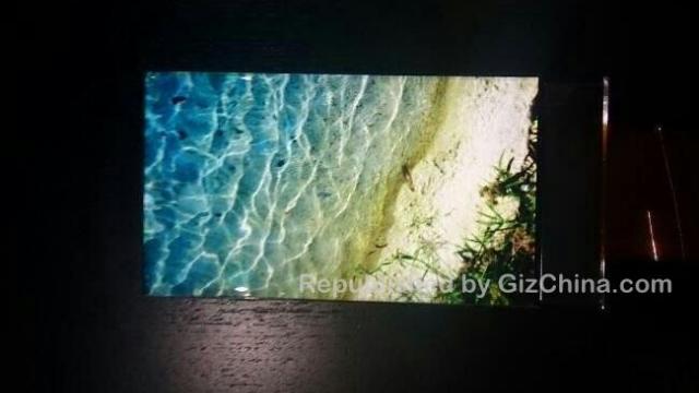 <b>Așa arată primul telefon cu ecran complet fără margini; Terminalul vine din China!</b>Deja ideea de edge to edge devine ușor învechită, odată cu apariția unor modele de telefoane ca LG G2, care concretizează acest design. Următorul pas îl reprezintă un smartphone fără "edge", adică fără acea margine laterală a ecranului. Un...