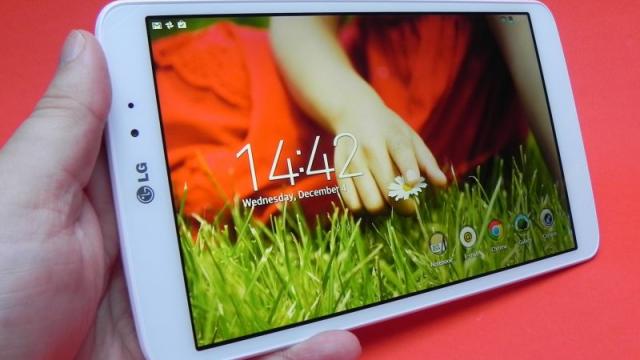 <b>LG G Pad 8.3 review: o tabletă excelentă ca design, bună pentru consum multimedia și cu funcții originale (Video)</b>După LG G2 îi vine rândul celui de-al doilea produs din seria LG G să ajungă la Mobilissimo.ro în teste. E vorba despre tableta LG G Pad 8.3, care a debutat în această toamnă și care aduce un format original cu diagonală de 8.3 inch. Au trecut...