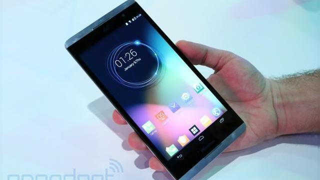 <b>CES 2014: Mega telefonul Hisense X1, cu ecran de 6.8 inch și design similar cu HTC One e gata de lansare</b>Ideea unui telefon de 5.5 inch îi intriga pe mulți, deci vă dați seama cum sună un astfel de handset cu diagonală de 6.8 inch. La granița dintre phablet prea mare și tabletă stă Hisense X1, un telefon de 6.8 inch expus la CES 2014. Acest...