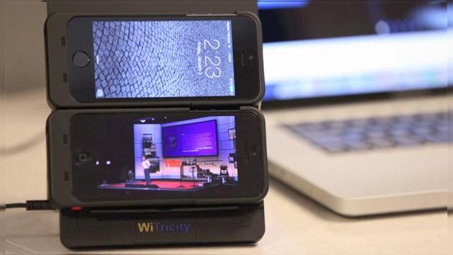 <b>iPhone 5s primește Încărcare wireless cu ajutorul unui accesoriu special; Acesta e WiTricity! (Video)</b>încărcarea wireless e atât de populară încât se vorbește deja despre mecanisme speciale de acest gen integrate în mesele de la Starbucks și McDonald's . Ei bine, dacă de obicei telefoanele Android și modelele Lumia primeau această funcție...