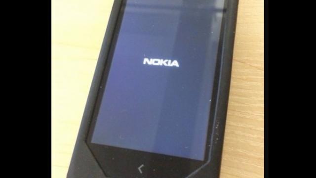 <b>Prototipul Nokia &ldquo;Normandyâ€ cu Android Își face apariția Într-o nouă imagine</b>După ce săptămâna trecută prototipul Nokia Normandy își facea apariția în cadrul testului benchmark AnTuTu și într-o imagine care ne prezenta interfața acestuia, iată că acum avem parte de o nouă fotografie cu acest device ce rulează...