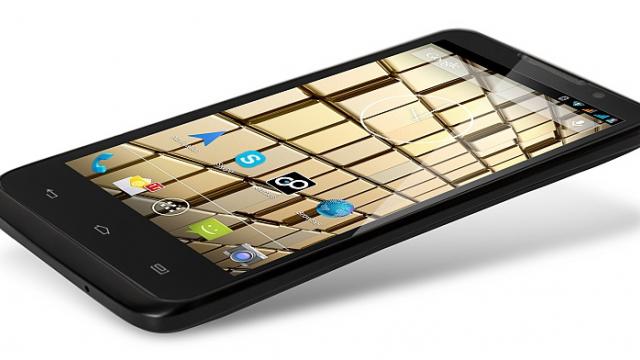 <b>Goclever lansează noul telefon Insignia 5, un model dual SIM cu două modele de baterii</b>Astăzi Goclever a anunțat lansarea telefonului Insignia 5, un device dual SIM care rulează Android 4.2 Jelly Bean și vine cu un display HD cu diagonală de 5 inch. Telefonul vine cu un design elegant și poate fi admirat mai jos. &nbsp; Goclever...