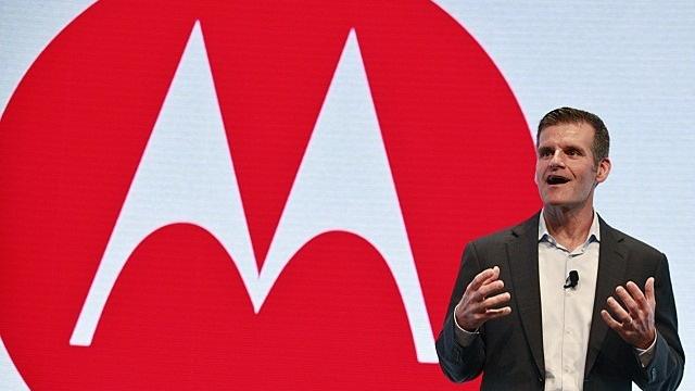 <b>Avantajul Motorola de a fi revenit În centrul atenției datorită dispozitivelor și prețurilor practicate vrea să fie Încă și mai mult exploatat inclusiv prin opțiunea de a alege dimensiunea ecranului</b>Motorola a surprins în mod plăcut prin modul în care a ales să trateze lansările de dispozitive mobile începând cu anul trecut și pare că nu și-a atins scopul nici pe departe în ce privește mijloacele de a face terminalele accesibile inclusiv...