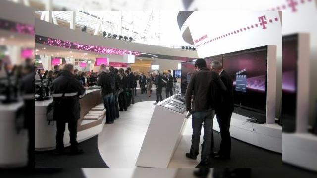 <b>Deutsche Telekom pregătește preluarea participației de 10% deținută de Grecia la OTE</b>Statul elen deține o participație de 10% în OTE, operator în care Deutsche Telekom are o miză deosebită. Firma germană dorește preluarea participației de la stat, iar asta ne interesează și pe noi deoarece OTE este proprietarul Romtelecom,...