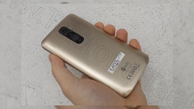 <b>LG G2 disponibil În ediție limitată pe roșu și gold pe plan local prin intermediul retailerului Telefonultau.eu</b>După ce la mijlocul lunii trecute, vă informam cu privire la faptul că LG G2 va beneficia de o ediție limitată pe roșu și auriu, iată că acestea au ajuns și la noi în țară prin intermediul retailerului Telefonultau.eu, care afișează un...
