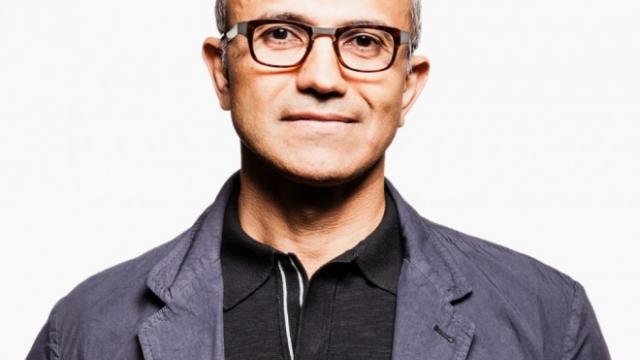 <b>Microsoft Își numește noul CEO: Satya Nadella; Bill Gates se retrage din functia de director</b>Microsoft a anunțat astăzi în sfârșit numele succesorului lui Steve Ballmer, pentru poziția de CEO al companiei din Redmond. &nbsp;Vă reamintesc că Ballmer și-a anunțat retragerea anului trecut în vara, iar căutarea unui succesor a fost destul...