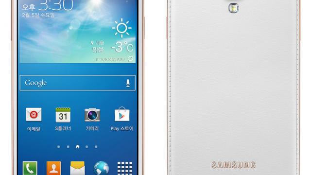 <b>Samsung lansează o variantă de Galaxy S4 cu LTE-A și spate din imitație de piele</b>Samsung a lansat astăzi oficial o nouă versiune de Galaxy S4, care aduce suport LTE-A și un spate din imitație de piele. Acest spate a fost prezent atât pe Galaxy Note 3, cât și pe Galaxy Note 10.1 2014 Edition. &nbsp; Noul terminal vine cu un...