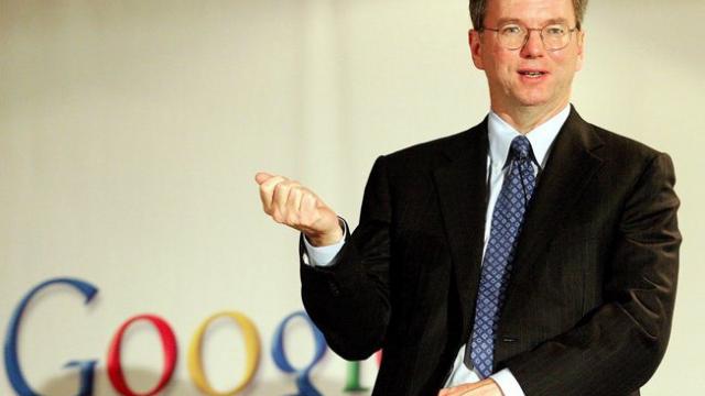 <b>100 de milioane de dolari pentru Eric Schmidt, pentru a rămâne atașat Google</b>Fostul CEO Google și actualul director al companiei, Eric Schmidt câștigă serios la gigantul motoarelor de căutare. Cei de la Associated Press au pus mâna pe un document care arăta că Google îl răsplătește pe oficial cu 100 de milioane de...