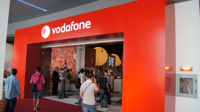 <b>Veniturile Vodafone România au crescut În perioada sărbătorilor de iarnă anul trecut, ajungând la 177 milioane de euro</b>Vodafone România a anunțat astăzi că veniturile din servicii pe trimestrul 4 al anului trecut au crescut cu 0.4% față de aceeași perioadă din 2012. Astfel, operatorul a ajuns la venituri de 177.1 milioane de euro. &nbsp; Vodafone este operatorul...