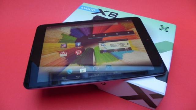 <b>Evolio X8 Fusion unboxing: cea mai subțire tabletă autohtonă, cu super tastatură la pachet; O poți avea la CONCURS! (Video)</b>Review-ul lui Evolio X7 este aproape finisat, iar acum deja ne jucăm cu Evolio X8 Fusion, pe care l-am primit în teste în această săptămână. Tableta se remarcă printr-o grosime incredibil de scăzută, de doar 6.8 mm. &nbsp; Terminalul vine cu...
