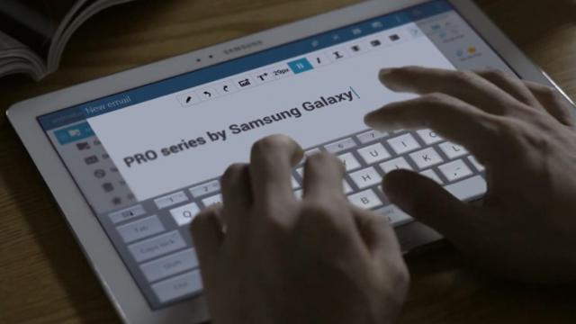 <b>Samsung publică prima reclamă TV cu Galaxy NotePRO 12.2</b>După ce tableta Galaxy NotePRO 12.2 a ajuns acum câteva zile pe cale oficială în UK, se pare că de săptămâna viitoare, aceasta va sosi și pentru publicul din US, motiv pentru care cei de la Samsung au lansat prima reclamă TV cu Galaxy NotePRO...