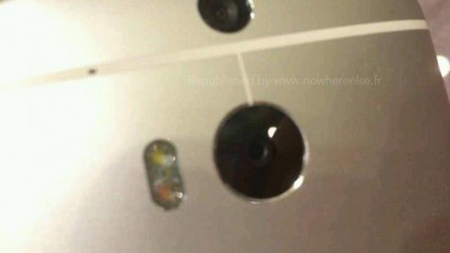 <b>HTC M8 apare Într-o serie de noi imagini hands-on; camera foto duală Își face din nou apariția</b>Deși acum câteva zile, directorul regional HTC Benelux afirma că acest model de HTC M8 cu cameră foto duală ce a ajuns pe internet este doar o creație în photoshop, iată că acum, aceeași versiune își face apariția pe internet într-o serie de...
