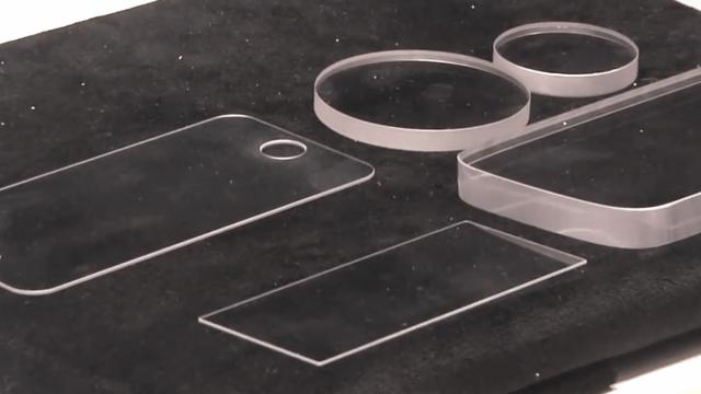 <b>Fabrica Apple din Arizona ar putea produce mai mult safir sintetic decât tot globul</b>Apple are intenția de a extinde producția de la fabrica să din Arizona și nu e vorba aici despre vreo componentă deosebită, ci de celebrul safir sintetic. Se pare că la capacitate maximă, fabrica din Mesa, Arizona va depăși de două ori...