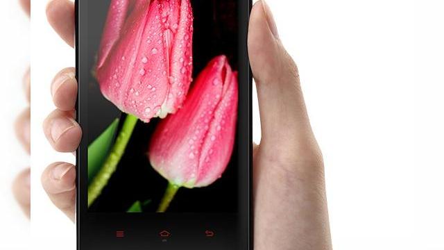 <b>Xiaomi anunță Hongmi 1s, un midrange bine dotat cu Snapdragon 400</b>Xiaomi a anunțat astăzi telefonul Hongmi 1s, un telefon mobil midrange cu dotări destul de bune și alura unui model "Mini". Acesta este succesorul lui Xiaomi Hongmi și poate fi admirat mai jos. &nbsp; Noul venit nu are specificații foarte diferite...