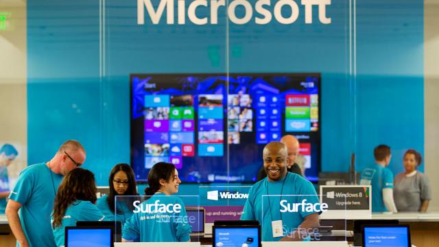 <b>Bloomberg: Microsoft va reduce prețul lui Windows 8.1 cu până la 70% pentru producătorii de computere și tablete</b>Potrivit unui raport recent realizat de Bloomberg, Microsoft va reduce prețul licențelor de Windows 8.1 cu până la 70%. Aceste reduceri se vor aplica pentru producătorii ce decid să scoată pe piață computere sau tablete cu Windows 8.1...