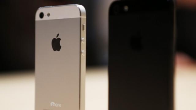 <b>Apple are o gaură de securitate care le permite hackerilor să spargă criptarea mailurilor</b>Reuters ne informează că software-ul celor de la Apple pentru terminalele mobile are o gaură de securitate, care le permite hackerilor să intercepteze mailuri și alte modalități de comunicare. E vorba în special de mailuri și alte metode...
