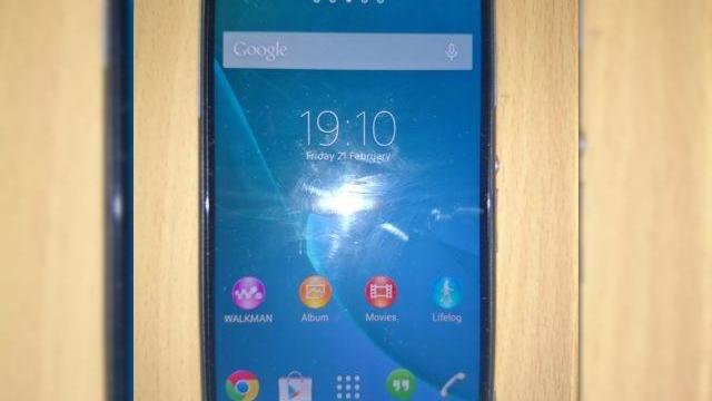 <b>Două noi imagini cu Sony Xperia Z2 Sirius Își fac apariția pe XDA Developers</b>Comunitatea XDA Developers e cunoscută pentru softurile pe care le dezvoltă și pentru informațiile în premieră pe care le furnizează, iar astăzi descoperim pe acest forum și două noi imagini cu telefonul Sony Xperia Z2 aka Sirius. El are șanse...