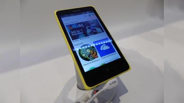 <b>Hands on cu Nokia X, primul Android de la Nokia și Începutul unei serii interesante (Retro MWC 2014 - Video)</b>Ceea ce acum o saptamana parea SF e acum realitate: Nokia a realizat un telefon Android si el a fost disponibil pentru hands on la standul companiei de la MWC 2014. Acolo s-a aflat si Zsolt Tamassy, trimisul Mobilissimo.ro, care a aruncat o privire asupra...