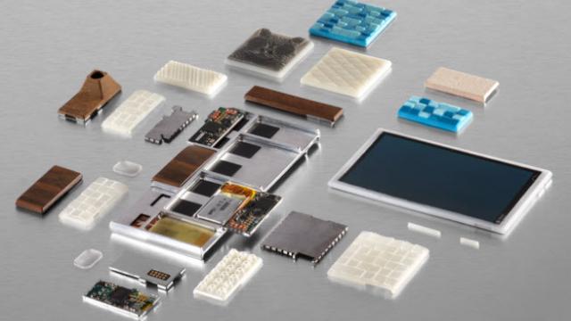 <b>Telefonul modular de la Google ar putea debuta În 2015, la prețul de doar 50 de dolari</b>Atunci când Lenovo a cumpărat Motorola de la Google, am ținut să precizăm că gigantul motorelor de căutare a ținut să păstreze proiectul de modularitate de la Moto. E vorba despre Project Ara, care s-ar putea concretiza intr-un handset modular...