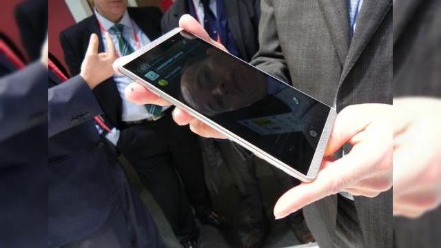 <b>HP Slate6 VoiceTab hands on preview - phablet midrange de 6 inch cu design arătos (Retro MWC 2014 - Video)</b>HP a fost o prezentă importantă la MWC 2014, la standul sau afișând noile modele de terminale VoiceTab, care au atât rol de tableta, cât și de telefon. Un model VoiceTab intermediar, undeva între tableta și smartphone este HP Slate6 VoiceTab, pe...