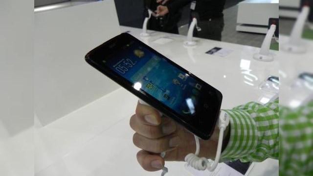 <b>Hands on cu Acer Liquid Z4, un smartphon cu pret sub 100 de euro (Retro MWC 2014 - Video)</b>Am fost uimiti sa aflam ca Acer a lansat un telefon cu pret accesibil si dotari rezonabile, pentru mai putin de 100 de euro. Acest device este Acer Liquid Z4, care a avut parte de o scurta experienta hands on la MWC 2014, pe care o puteti vedea mai jos....