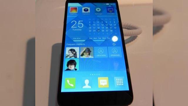 <b>Alcatel One Touch Idol 2 S hands on preview: un midrange foarte subțire cu funcții foto interesante (Retro MWC 2014 - Video)</b>Alcatel One Touch Idol 2 S este un telefon cu ecran HD de 5 inch și are un design foarte subțire. Am avut ocazia să îl vedem în acțiune la MWC 2014 iar mai jos vedeți un clip cu experiența sa hands on. &nbsp; Termnalul suporta conectivitate 4G LTE...