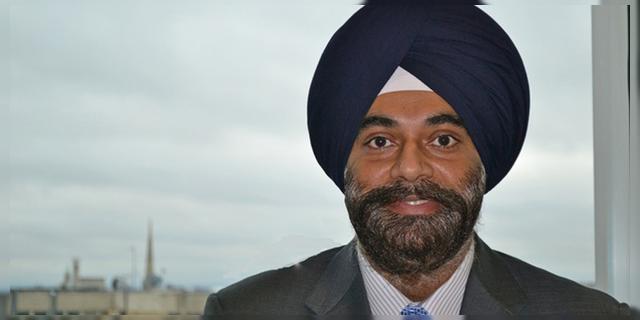 <b>Vodafone România Îl va avea ca șef pe Ravinder Takkar Începând cu 1 mai</b>începând cu data de 1 mai Vodafone România va avea un nou director și anume Ravinder Takkar, care îi va prelua funcția lui Inaki Berroeta. în prealabil, Ravinder Takkar deținuse funcția de director general al Vodafone Partner Markets. Inaki...