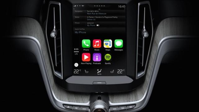 <b>Volvo prezintă integrarea lui Apple Carplay pe automobilele sale (Video)</b>Ieri Apple a lansat oficial CarPlay, un sistem pe bază de iOS destinat bordurilor automobilelor moderne, la care se conectează un iPhone. Ni s-au promis și demo-uri la Salonul Auto de la Geneva, iar azi primim o demonstrație de la Volvo, unul dintre...