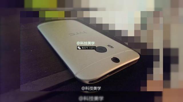 <b>Noi imagini cu Noul HTC One Își fac apariția, de această dată surprins din lateral</b>Noul HTC One nu lipsește nici măcar o zi din feedul nostru de știri, iar după ce am văzut o randare de presă în versiunea AT&T și câteva fotografii din spate și fața, acești noul HTC One ni se prezintă din lateral. &nbsp; Imaginile au apărut...