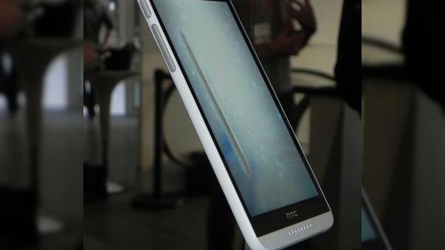 <b>HTC Desire 816 hands on preview: cel mai interesant telefon midrange din Barcelona (Retro MWC 2014 - Video)</b>HTC nu a adus vârful său de gamă la MWC 2014, dar a lansat două telefoane midrange cu specificații destul de bune, printre care și modelul HTC Desire 816, pe care îl puteți vedea în acțiune mai jos. "în acțiune" e totuși mult spus, deoarece...