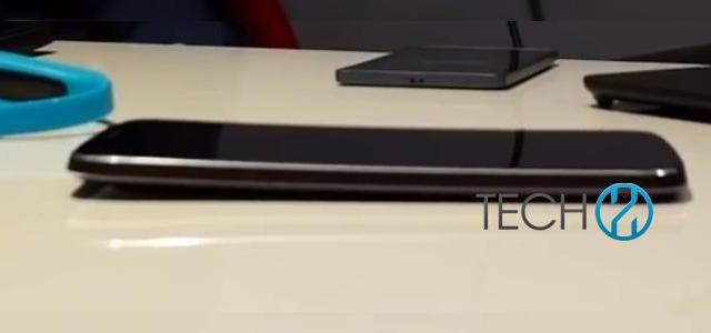 <b>Iată Încă un telefon cu ecran curbat, produs de Alcatel de această dată!</b>Dacă zvonurile despre un Galaxy S5 sau Xperia Z2 cu ecran 2K nu s-au adeverit și probabil nici HTC One 2 nu va avea un display QHD, atunci ne întoarcem către alte companii pentru premieră. Deja există un model Vivo si Oppo cu o astfel de rezoluție,...