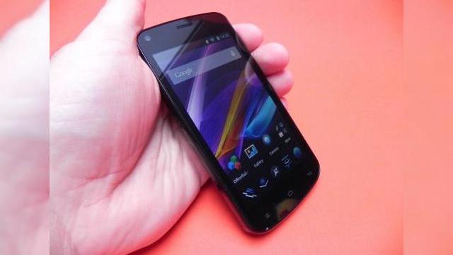 <b>Allview A5 Quad review: dual SIM quad core accesibil cu o acustică excelentă (Video)</b>Allview A5 Quad este unul dintre cele mai accesibile modele quad core cu brand local, un device lansat în luna ianuarie și care vine cu două slot-uri SIM. Acest model vine la pachet cu câteva accesorii binevenite, printre care și un capac spate roșu...