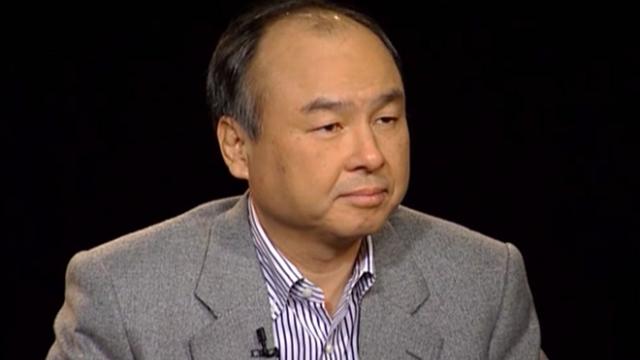 <b>Iată-l pe omul care l-a convins pe Steve Jobs că trebuie să existe un iPhone și povestea din spatele handsetului</b>Nici nu ne mai amintim cum arată segmentul smartphone-urilor înainte de lansarea lui iPhone în 2007, deoarece totul s-a schimbat odată cu sosirea acestui terminal. Despre culisele dezvoltării primul telefon mobil Apple nu se știu prea multe, dar...