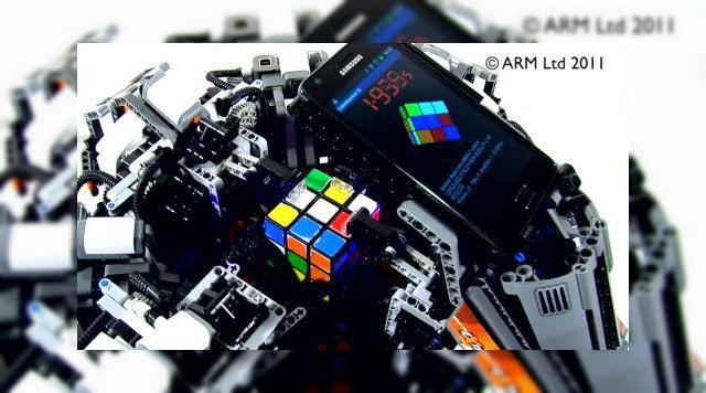 <b>Robotul care rezolva cubul Rubik are un smartphone Samsung la bază, vrea recordul mondial (Video)</b>Folosind un Samsung Galaxy S4 și un robot atașat acestuia, Samsung vrea să obțină recordul mondial pentru viteza de rezolvare a cubului Rubik. Provocarea va avea loc în cadrul unui târg de tehnologie din Marea Britanie în acest weekend. &nbsp;...