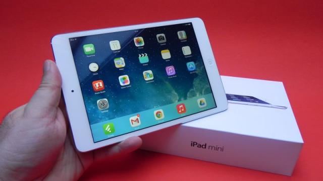 <b>iPad Mini Retina unboxing: cutie mai Înaltă, device mai gros și mai greu, dotări mai bune (Video)</b>știu că așteptați recenzia lui iPad Mini Retina de ceva vreme și iată că în sfârșit a sosit produsul și la noi la teste. L-am primit de la evoMAG.ro și așteptați-vă la un review realizat prin prisma unui posesor de iPad Mini, deci cu o...