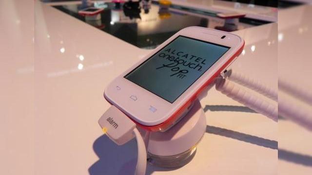 <b>Alcatel One Touch Pop Fit și BOOMBand Life; două device-uri menite să ne mențină În formă (Retro MWC 2014 - Video)</b>Pe lângă smartphone-urile lansate de Alcatel în cadrul show-ului Mobile World Congress 2014, aceștia au prezentat și două device-uri ce au ca principal scop monitorizarea activităților fizice zilnice. &nbsp; Primul astfel de device este un micuț...