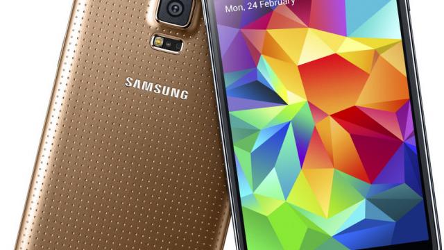 <b>Vodafone va avea exclusivitate pentru comercializarea modelului auriu Samsung Galaxy S5</b>Lansat luna trecută în cadrul show-ului Mobile World Congress 2014, noul flagship al companiei coreene Samsung a avut parte atât de reacții pozitive, cât și de reacții negative din partea publicului în special datorită design-ului adoptat, care...