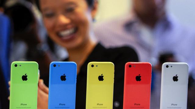 <b>iPhone 5c disponibil acum În versiuni de 8 GB puțin mai ieftine; Apple Încearcă să scape de stoc!</b>E clar faptul că Apple a rămas pe stoc cu o mulțime de modele iPhone 5c, iar după cum vă informam ieri, se pare că acum va exista și o versiune de 8 GB mai ieftină a acestui device. Am și o teorie interesantă aici: cum ar fi ca Apple să...